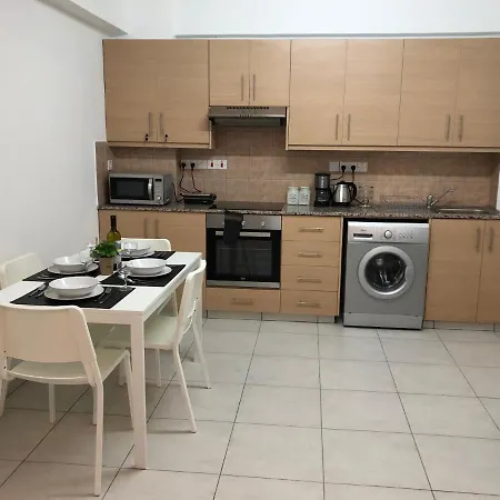 Must - Center לרנקה